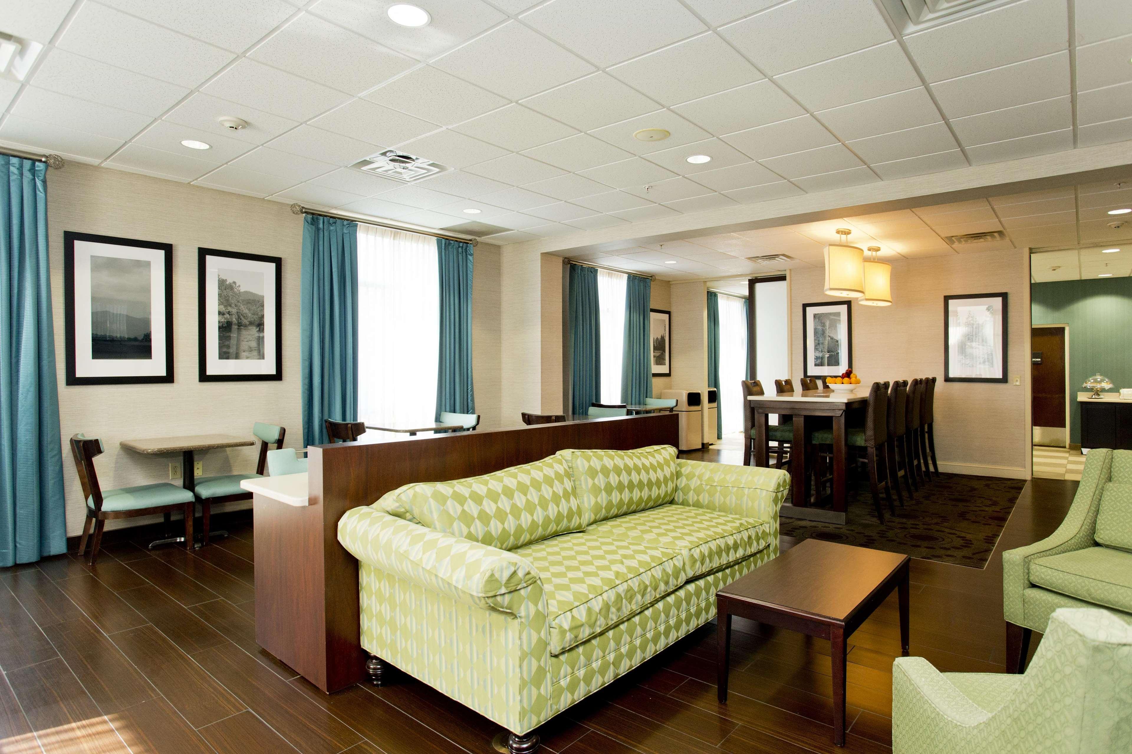 Hampton Inn Front Royal Exteriör bild
