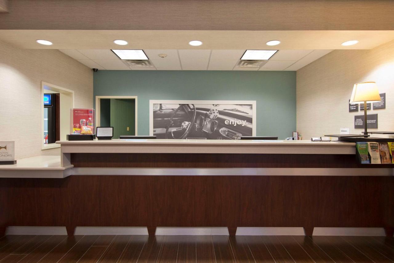 Hampton Inn Front Royal Exteriör bild